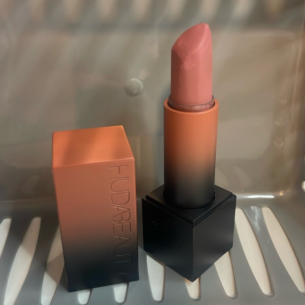 Huda lipstick